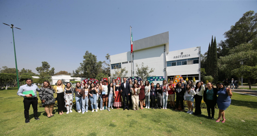 20 estudiantes de universidades de California realizan estancia cultural y linguística en la UDG